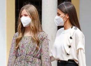 La Reina Leticia con zapatos de Isabel Abdo